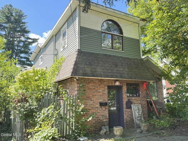 32 Ray Street, Niskayuna, NY 12309