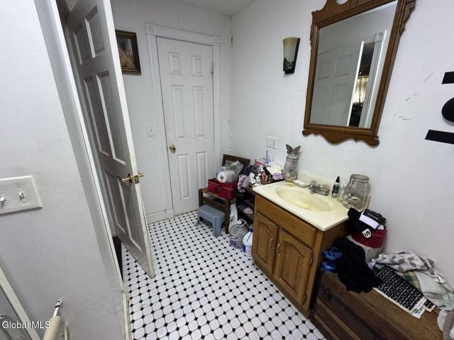 32 Ray Street, Niskayuna, NY 12309