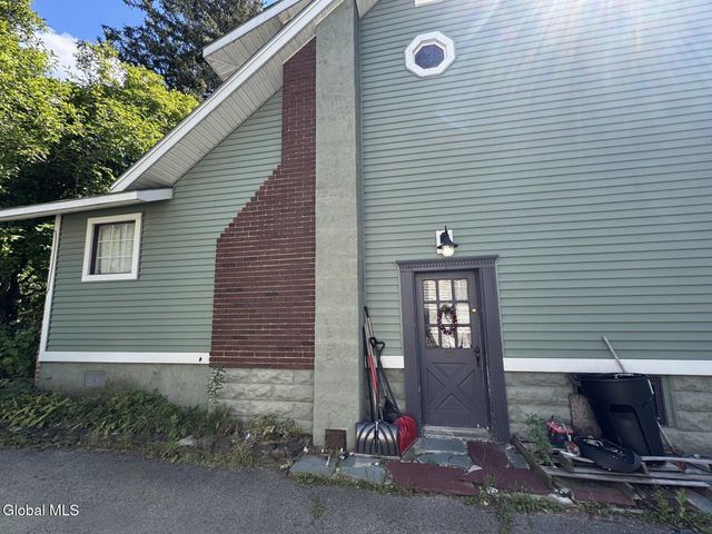 32 Ray Street, Niskayuna, NY 12309