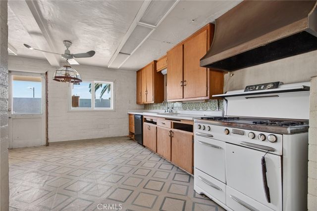 1215 E 39th Street, San Bernardino, CA 92404
