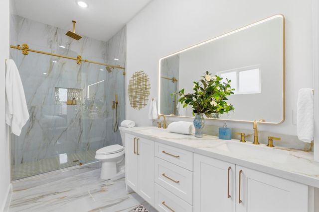 11625 N D Street, La Porte, TX 77571