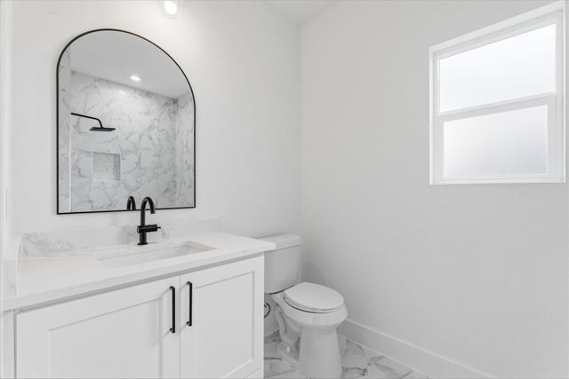 11625 N D Street, La Porte, TX 77571