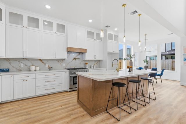 11625 N D Street, La Porte, TX 77571