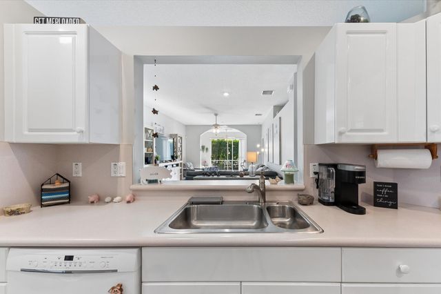 10760 Royal Caribbean Circle, Boynton Beach, FL 33437