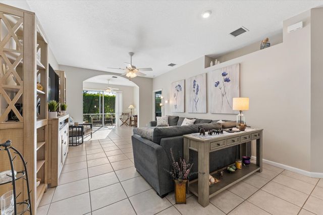 10760 Royal Caribbean Circle, Boynton Beach, FL 33437