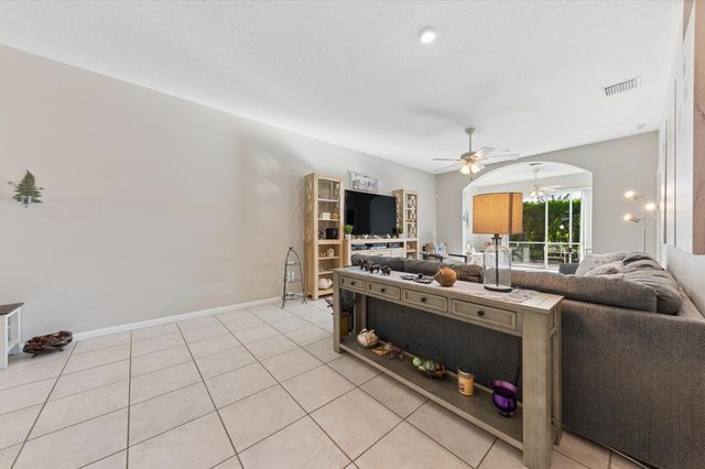 10760 Royal Caribbean Circle, Boynton Beach, FL 33437