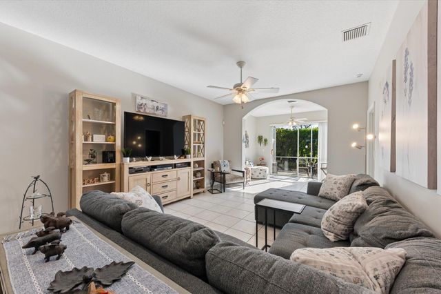 10760 Royal Caribbean Circle, Boynton Beach, FL 33437