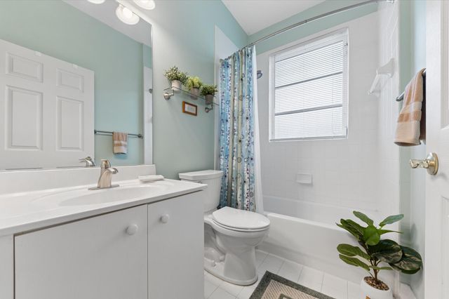 10760 Royal Caribbean Circle, Boynton Beach, FL 33437