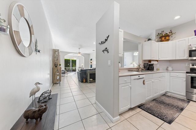 10760 Royal Caribbean Circle, Boynton Beach, FL 33437