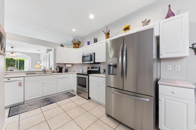 10760 Royal Caribbean Circle, Boynton Beach, FL 33437