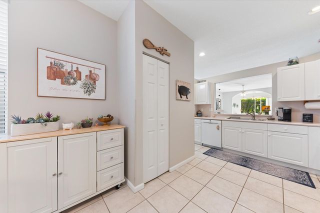 10760 Royal Caribbean Circle, Boynton Beach, FL 33437