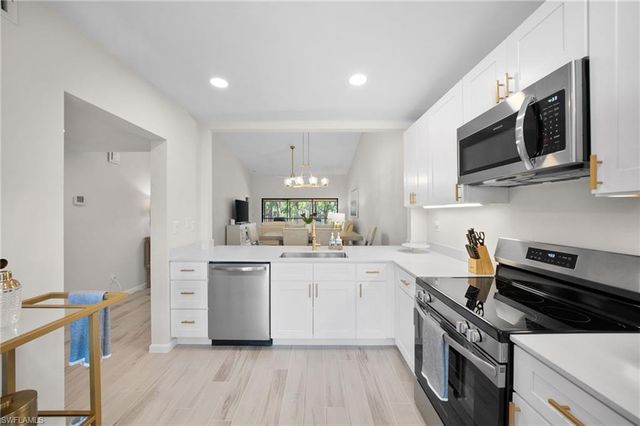 1808 Kings Lake BLVD 203, Naples, FL 34112