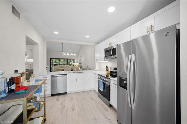 1808 Kings Lake BLVD 203, Naples, FL 34112