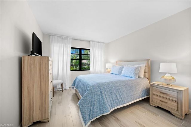 1808 Kings Lake BLVD 203, Naples, FL 34112