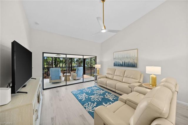 1808 Kings Lake BLVD 203, Naples, FL 34112