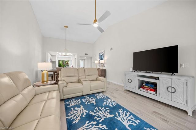 1808 Kings Lake BLVD 203, Naples, FL 34112
