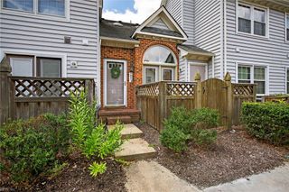 705 Nottoway River Ct Apt B, Chesapeake, VA 23320