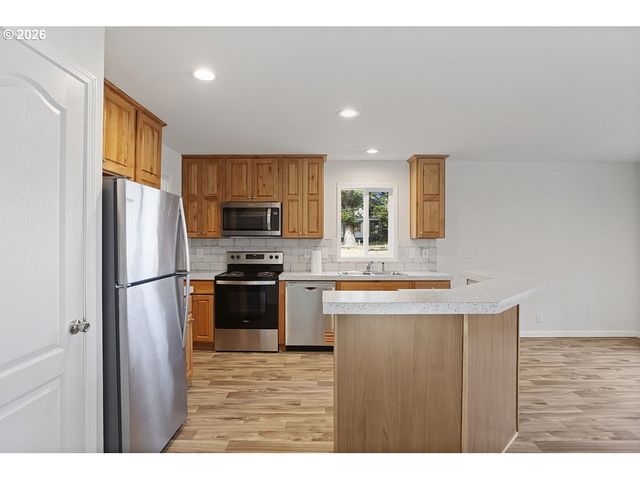 1680 Se JEFFERSON St, Waldport, OR 97394