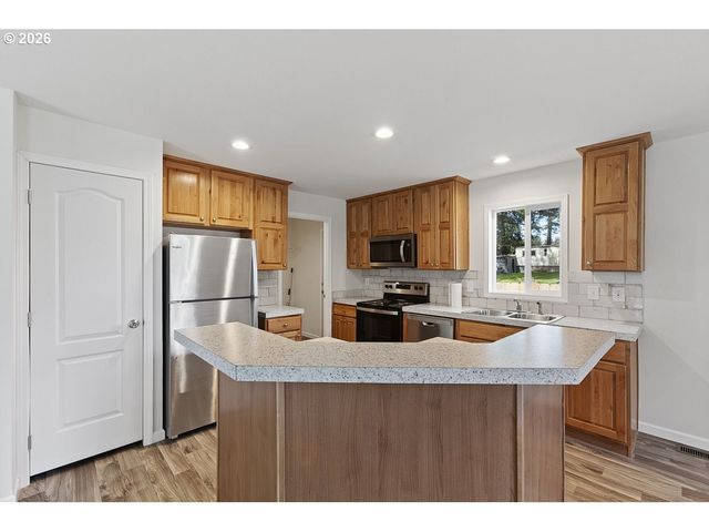 1680 Se JEFFERSON St, Waldport, OR 97394