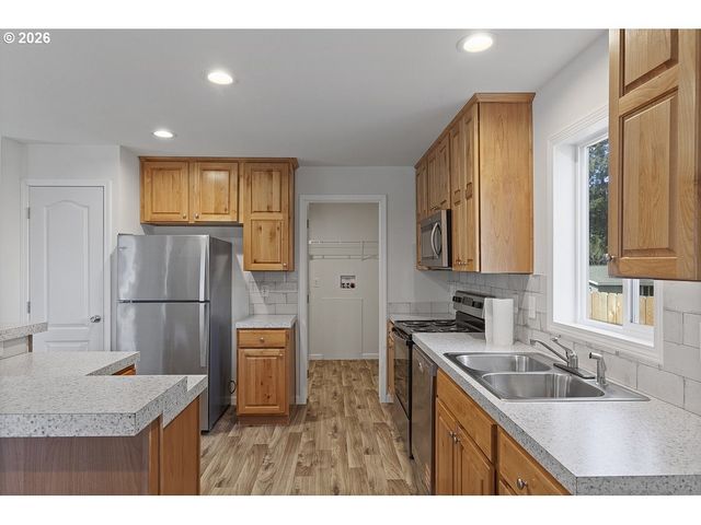 1680 Se JEFFERSON St, Waldport, OR 97394