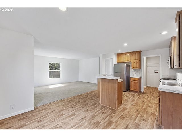 1680 Se JEFFERSON St, Waldport, OR 97394