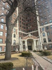 5555 S Everett Avenue E7, Chicago, IL 60637