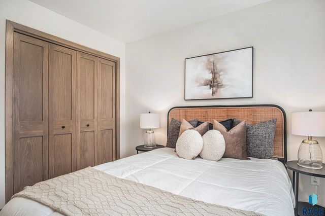 5714 E Avett Pl Place, Sioux Falls, SD 57108