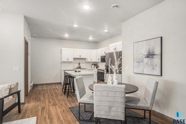 5714 E Avett Pl Place, Sioux Falls, SD 57108