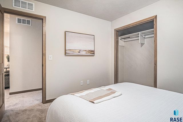 5714 E Avett Pl Place, Sioux Falls, SD 57108