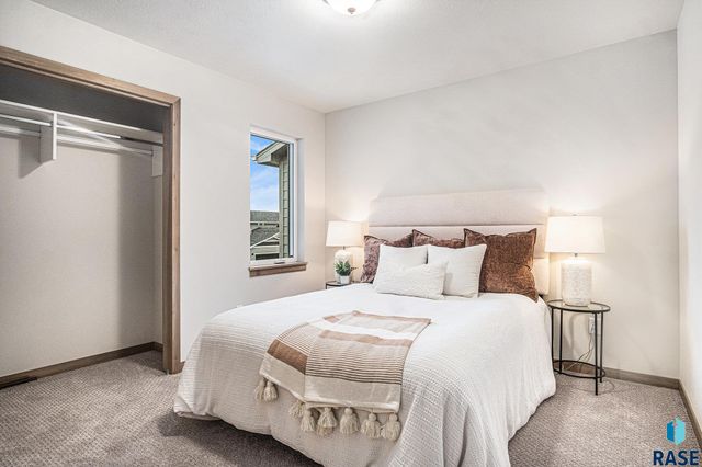 5714 E Avett Pl Place, Sioux Falls, SD 57108