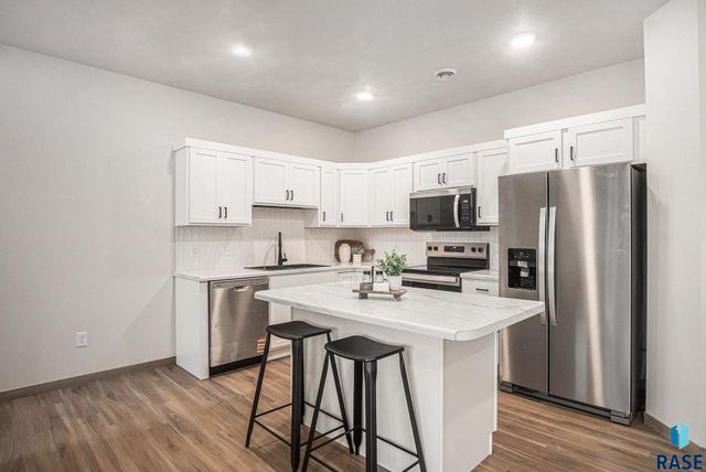 5714 E Avett Pl Place, Sioux Falls, SD 57108