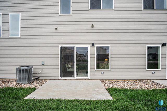 5714 E Avett Pl Place, Sioux Falls, SD 57108