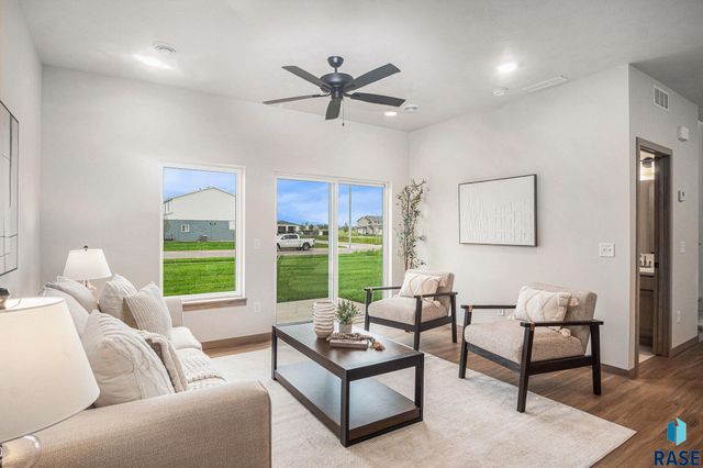 5714 E Avett Pl Place, Sioux Falls, SD 57108