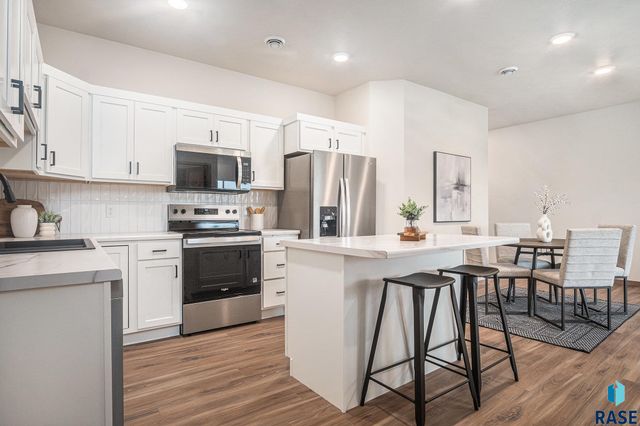 5714 E Avett Pl Place, Sioux Falls, SD 57108