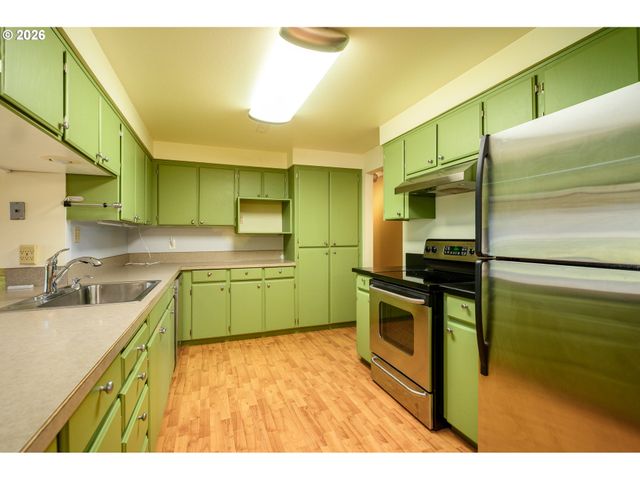 217 S 3RD St, Carlton, OR 97111