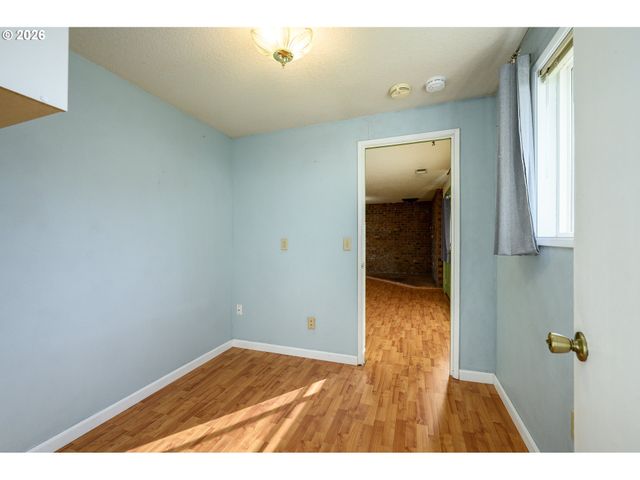 217 S 3RD St, Carlton, OR 97111