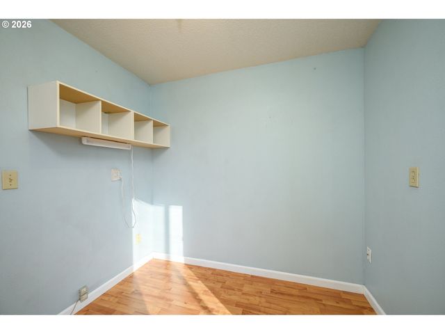 217 S 3RD St, Carlton, OR 97111