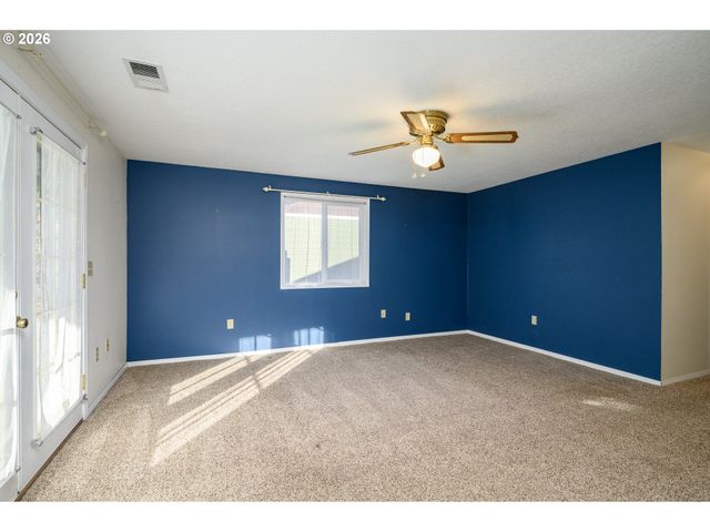 217 S 3RD St, Carlton, OR 97111