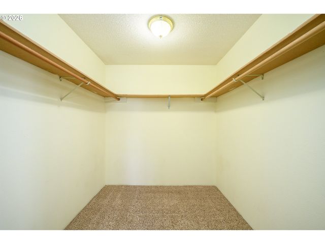 217 S 3RD St, Carlton, OR 97111