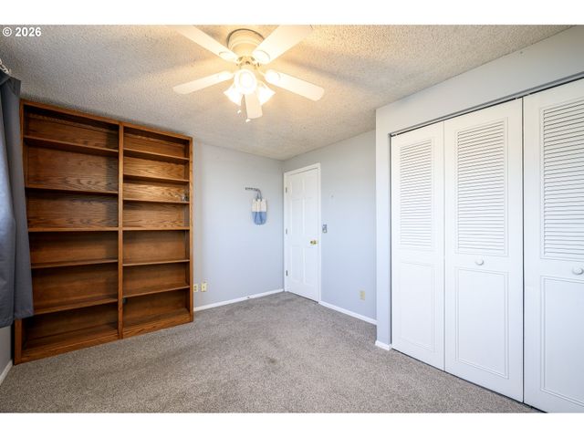 217 S 3RD St, Carlton, OR 97111