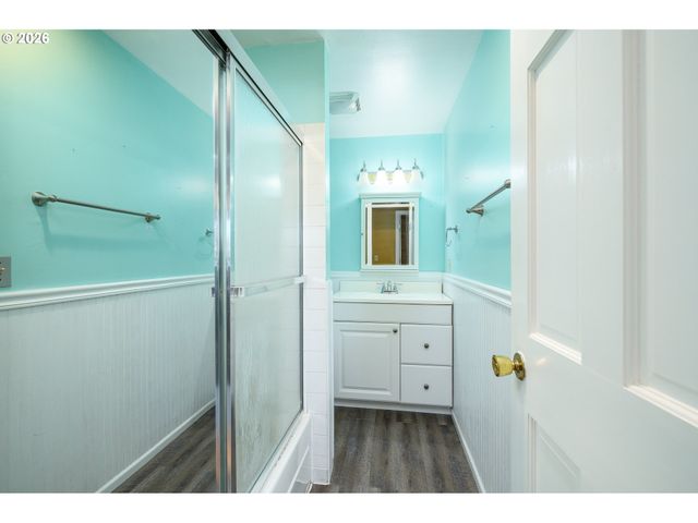 217 S 3RD St, Carlton, OR 97111