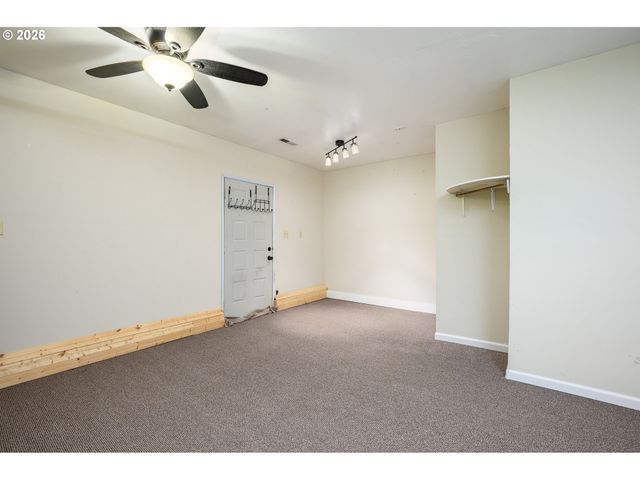 217 S 3RD St, Carlton, OR 97111