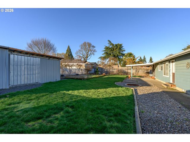 217 S 3RD St, Carlton, OR 97111