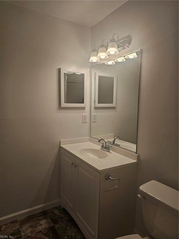 315 Gainsborough SQ, Chesapeake, VA 23320