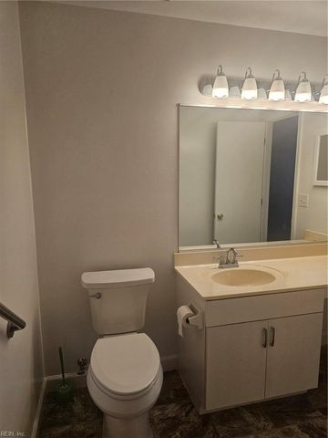 315 Gainsborough SQ, Chesapeake, VA 23320