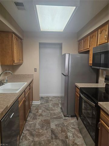 315 Gainsborough SQ, Chesapeake, VA 23320