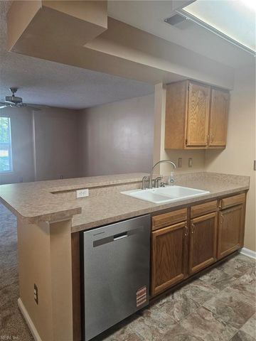 315 Gainsborough SQ, Chesapeake, VA 23320