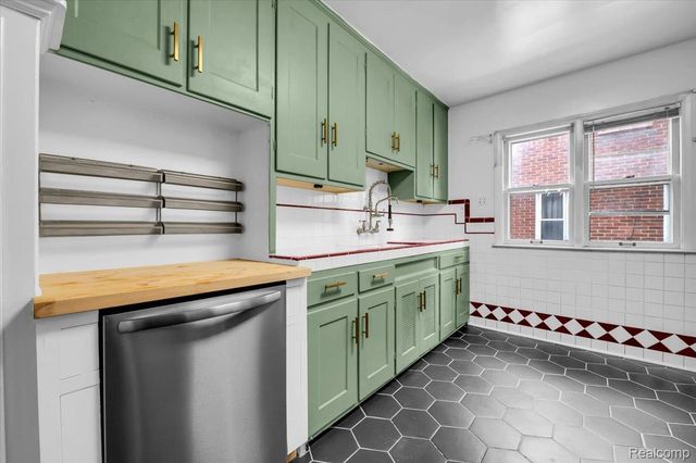 15440 Mapleridge Street, Detroit, MI 48205