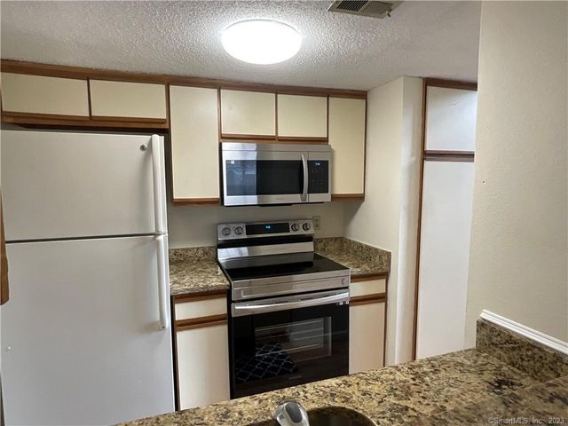 298 Carriage Crossing Lane 298, Middletown, CT 06457