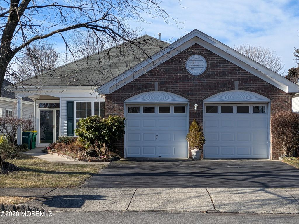 36 Golden Seasons Drive, Lakewood, NJ 08701